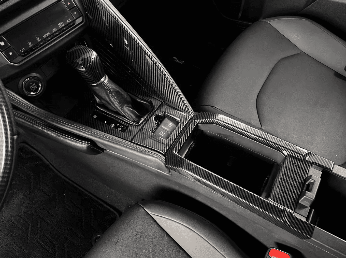 Xevaban.com ở 214 Giải Phóng là đơn vị chuyên cung cấp phụ kiện oto, đồ chơi oto, đồ chơi yaris cross, phụ kiện yaris cross, xevaban, 214 giải phóng, ốp nội thất yaris cross, ốp vô lăng yaris cross, ốp cần số yaris cross, ốp điều hoà yaris cross, ốp taplo yaris cross.